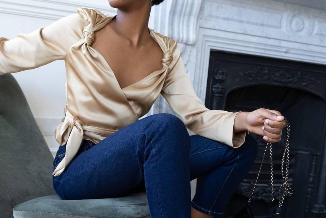 #PopbelaOOTD: Atasan Elegan yang Bisa Dipadukan dengan Celana Jeans