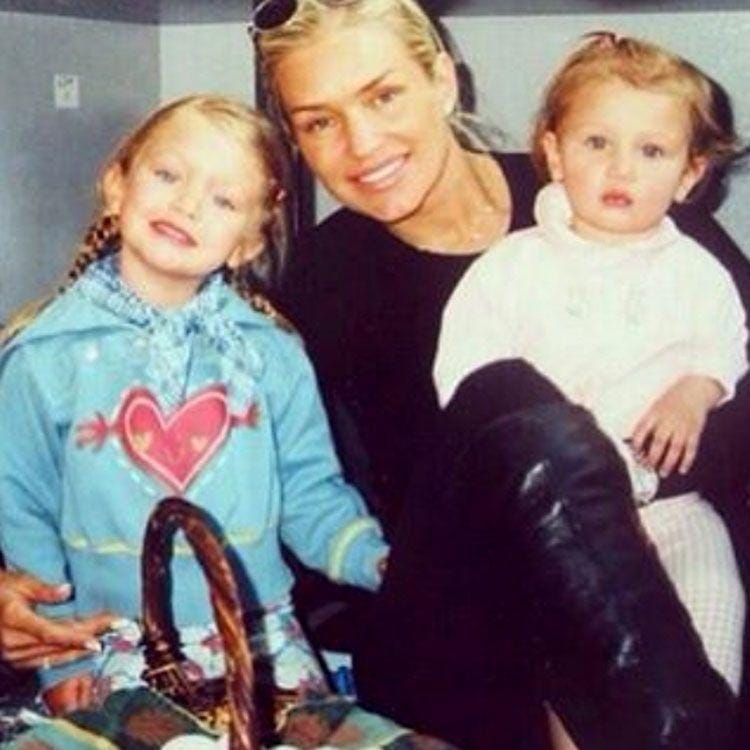 People.com, Instagram.com/bellahadid