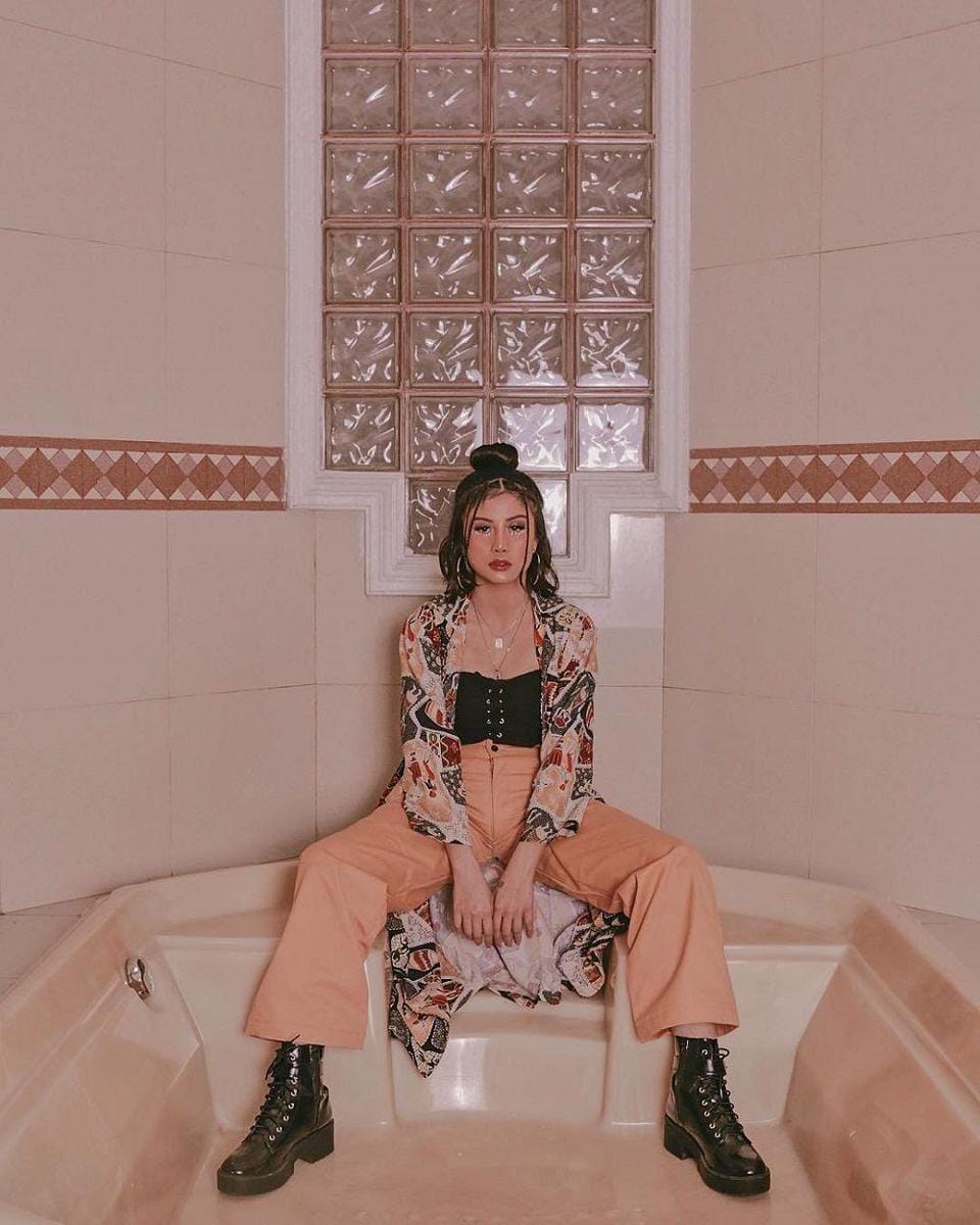 instagram.com/awkarin