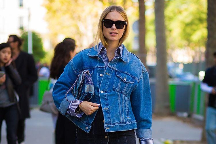 #PopbelaOOTD: Jaket Denim Unik buat Kamu yang Nyentrik