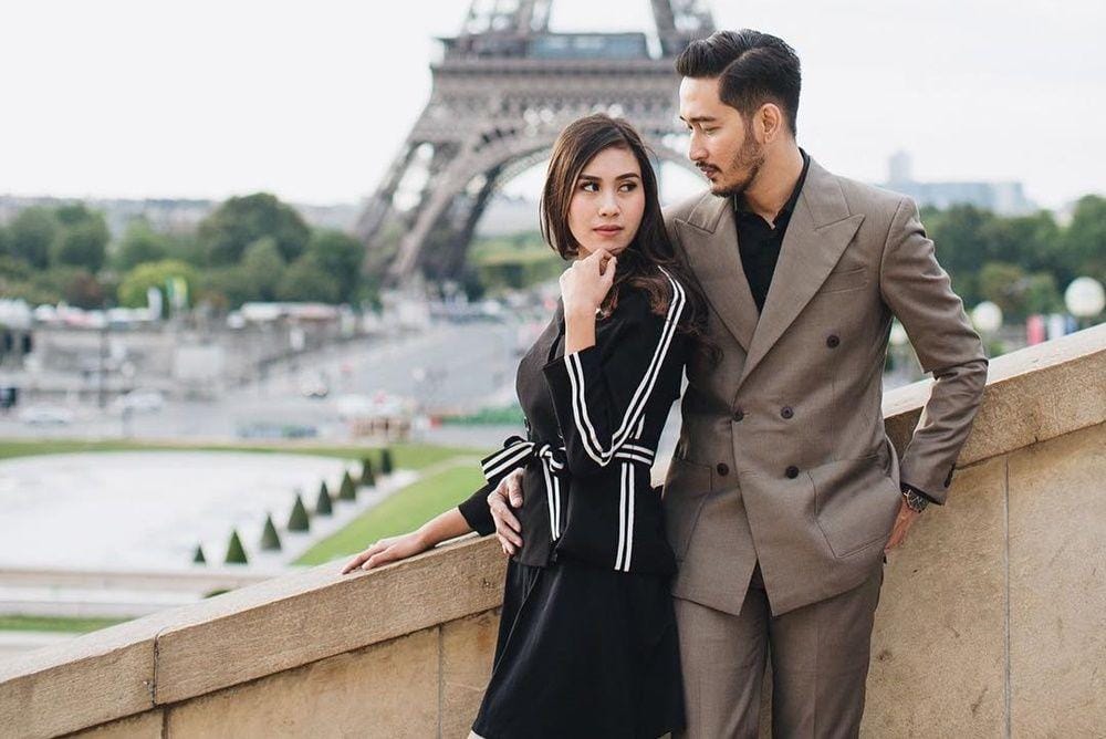 Dimabuk Cinta, 5 Artis Ini Dilamar Saat Liburan ke Luar Negeri