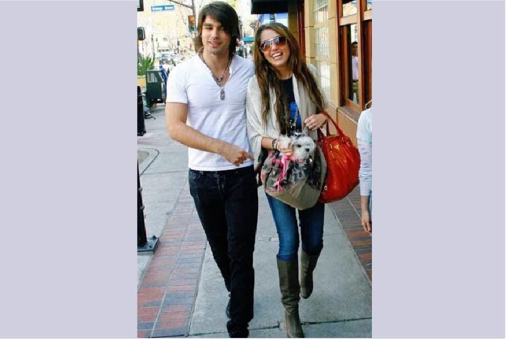 thehollywoodgossip.com