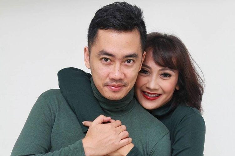 Dari Kerja Jadi Cinta, Ini 5 Artis yang Menikah dengan Manajernya