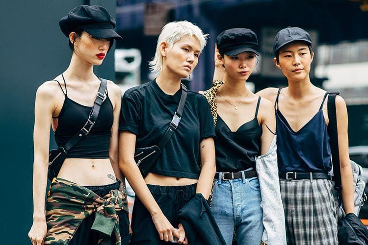 #PopbelaOOTD: Fashion Item yang Bisa Sempurnakan Baju Hitam Kamu