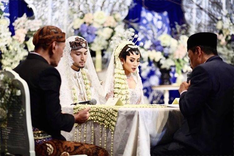 Instagram.com/keziatoemion