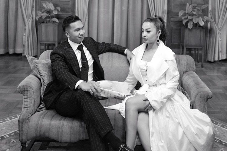 Berpose Intim, 7 Pasangan Seleb Ini Dikira Lakukan Foto Pre-Wedding