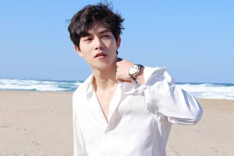 Terlibat Skandal Seks, Lee Jong Hyun Didesak Keluar dari CNBLUE