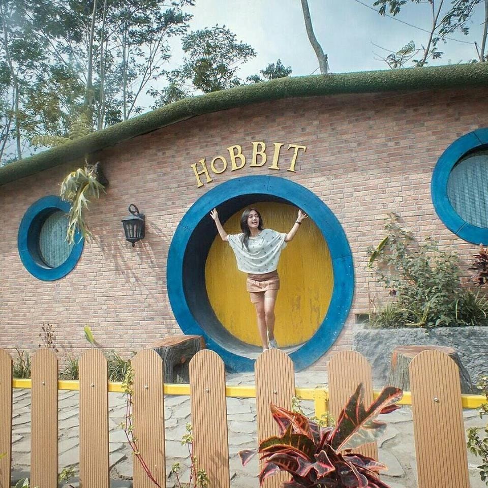 Instagram: @anggistydara