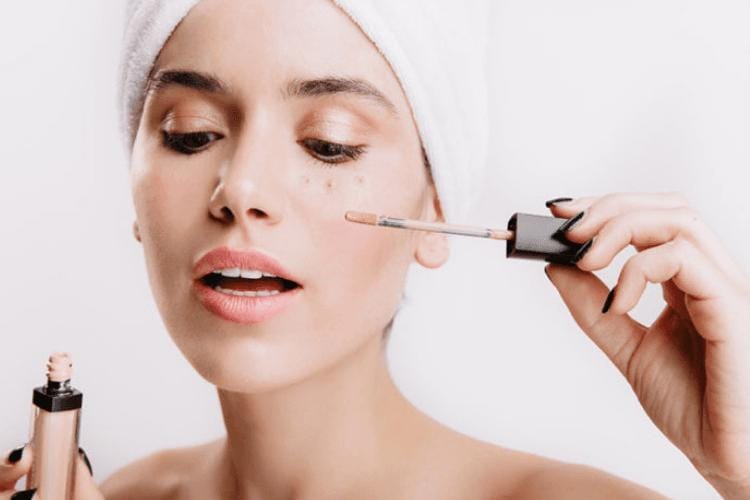 Begini Cara yang Tepat dalam Mengaplikasikan Concealer di Bawah Mata