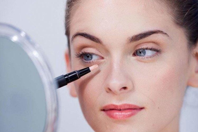 Hindari 6 Kesalahan Ini Saat Mengaplikasikan Concealer