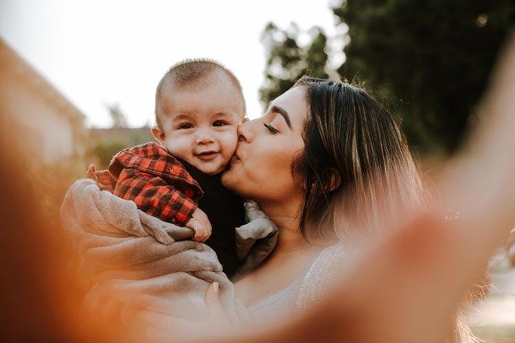 9 Arti Mimpi Gendong Bayi, Benarkah akan Dapat Keberuntungan?