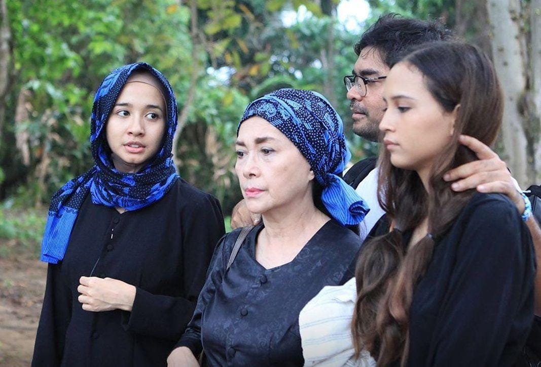 Review: Ambu, Kisah Cinta Sederhana yang Menyentuh Hati