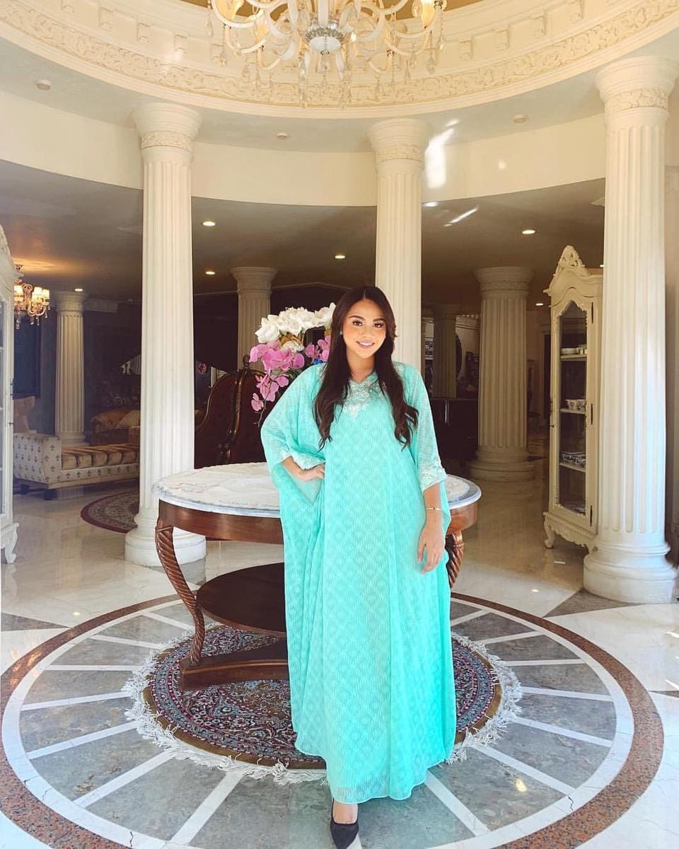 Instagram.com/@aurelie.hermansyah