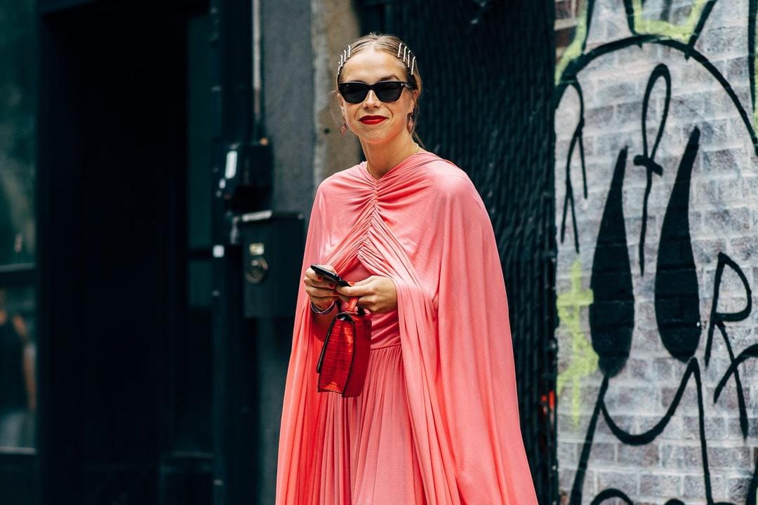 #PopbelaOOTD: Bukan Tipikal Pink Dress yang Romantis