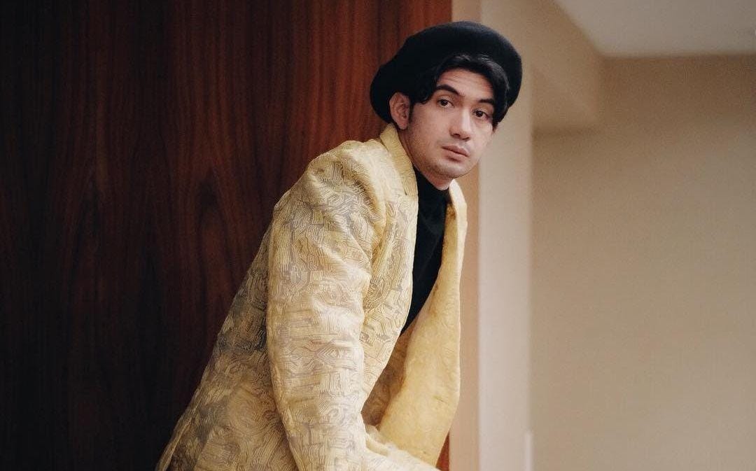 Toko Barang Mantan, Usaha Baru Reza Rahadian