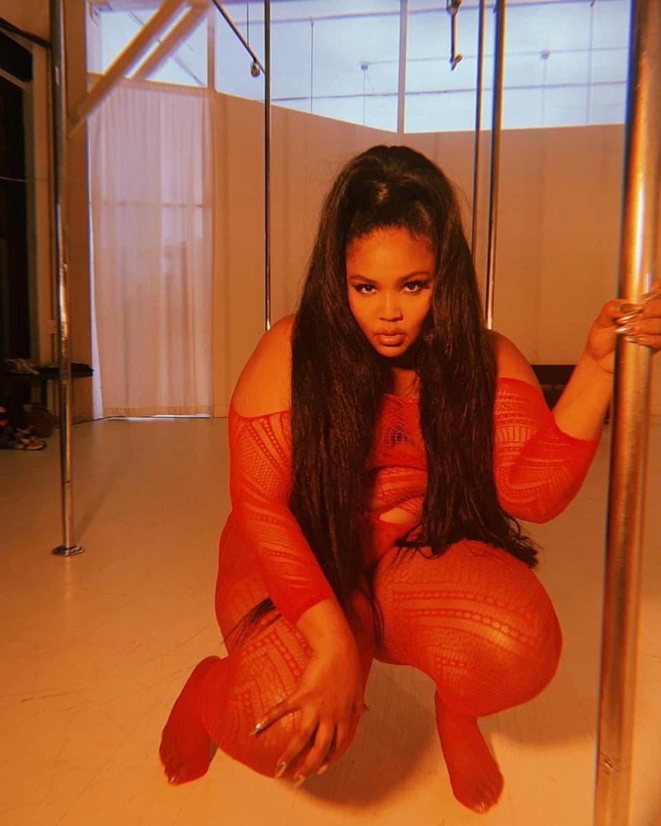 Instagram.com/@lizzobeeating