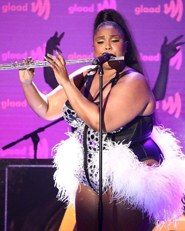 Instagram.com/@lizzobeeating