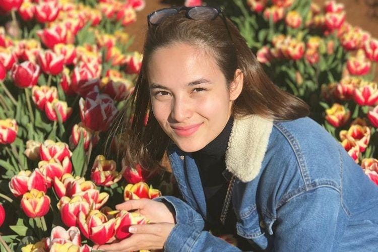 Unggah Foto Bersama, Chelsea Islan dan Rob Clinton Resmi Pacaran?