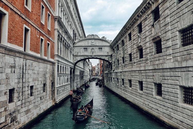 unsplash.com/ Soroush Karimi