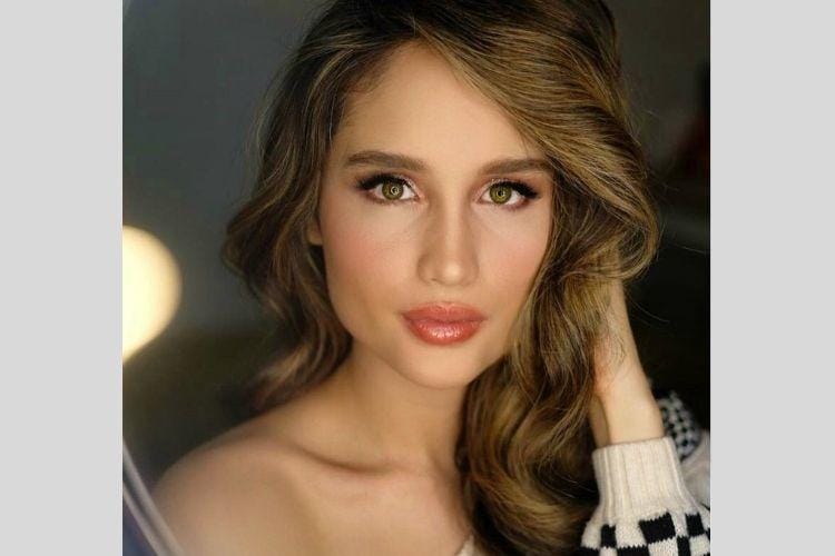 Instagram.com/@claurakiehl