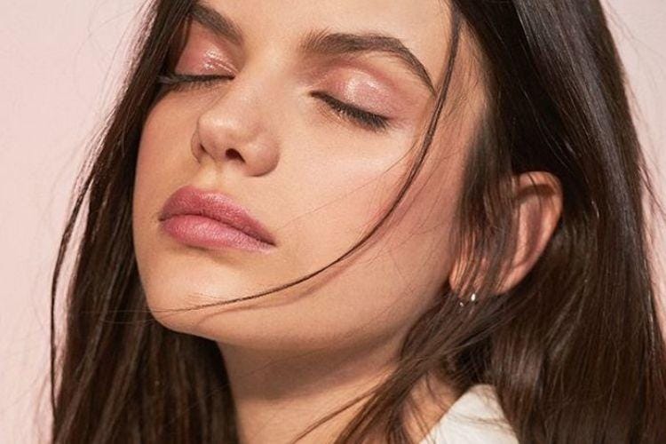 Nggak Boleh Lupa, Lakukan 5 Hal ini Sebelum Menggunakan Makeup