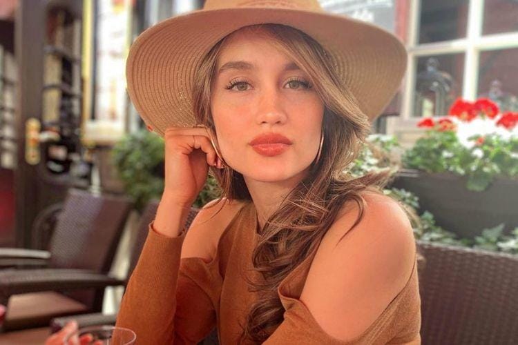 Instagram.com/@claurakiehl