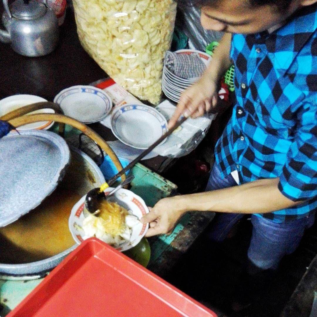 https://www.instagram.com/makanhalalbogor/