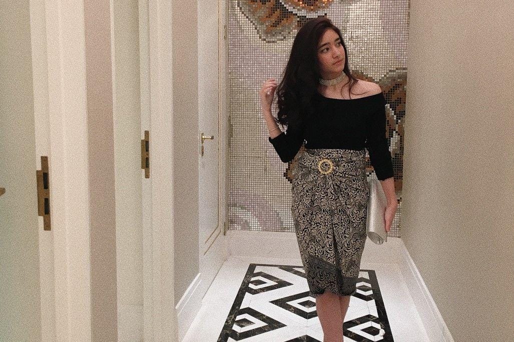 Potret OOTD Dannia Salsabila, Teman Dekat Adipati Dolken 