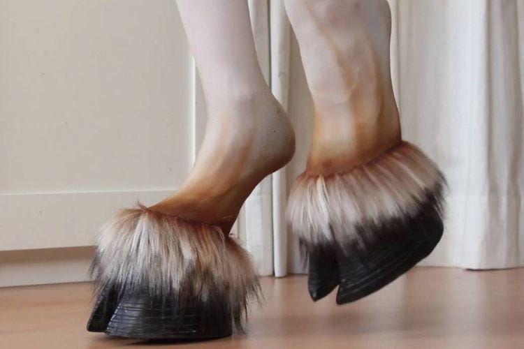 Ini 7 Trend Fashion Teraneh Sepanjang Masa