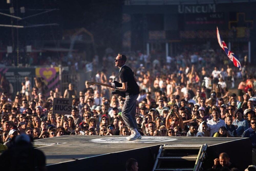 Instagram.com/@hellohonne