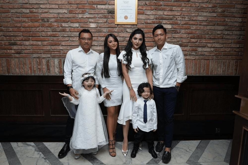 Instagram.com/@aurelie.hermansyah