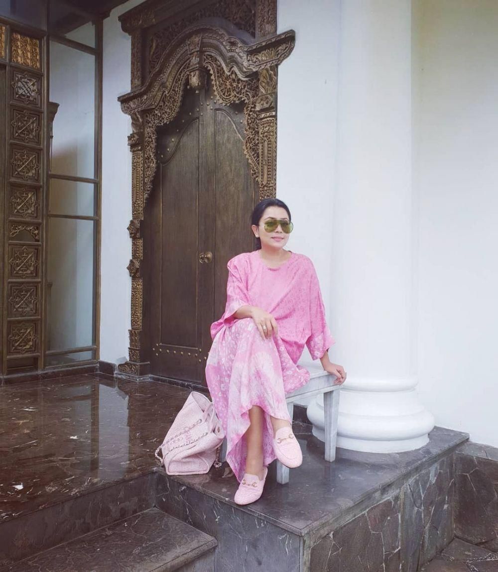 Instagram.com/mayangsaritrihatmodjoreal