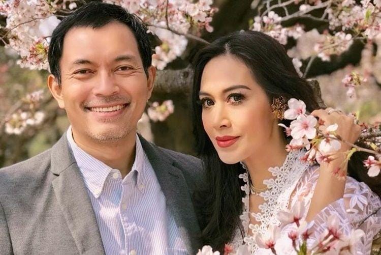 Nikah Beda Agama, Ini 10 Potret Harmonis Diah Permatasari dan Suami