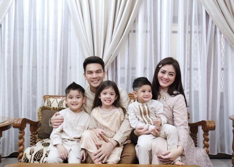 7 Tahun Berkeluarga, Intip Potret Harmonis Jonathan Frizzy dan Istri
