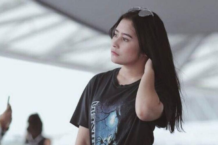 Berapa Harga Look 1 ini: Prilly Latuconsina