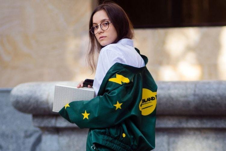 Cocok Setiap Saat, Begini Cara Mix & Match Jaket Bomber!