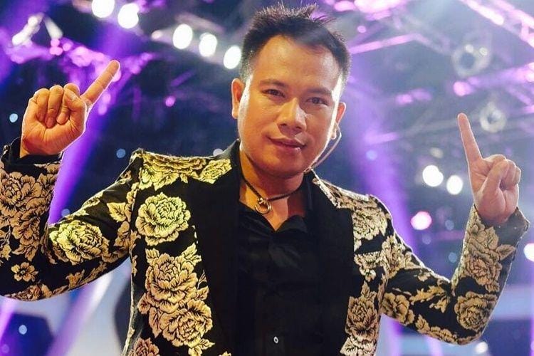 Instagram.com/vickyprasetyo777