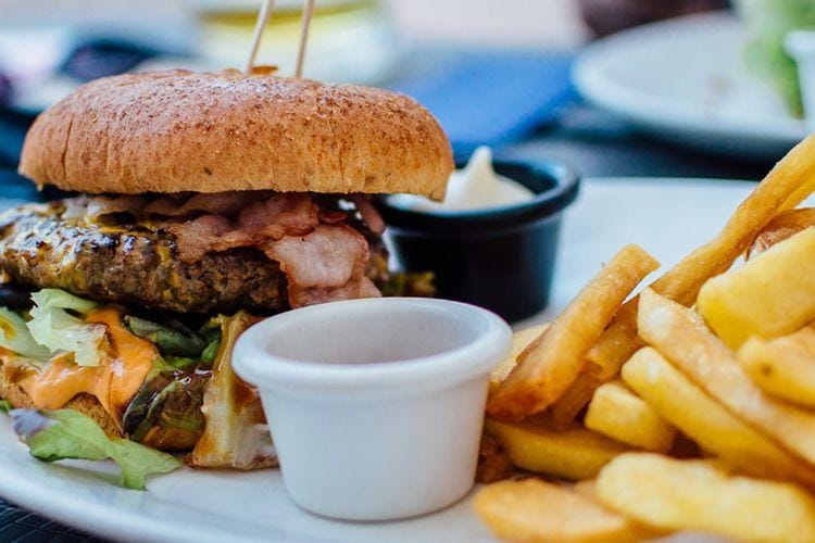 unsplash.com/@robinstickel