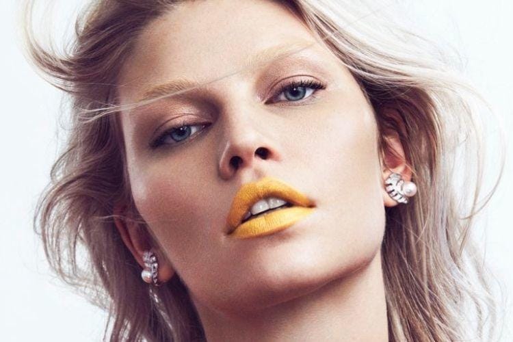 Biar Tahan Lama, Ikuti 7 Tips Makeup untuk Kulit Berminyak Ini