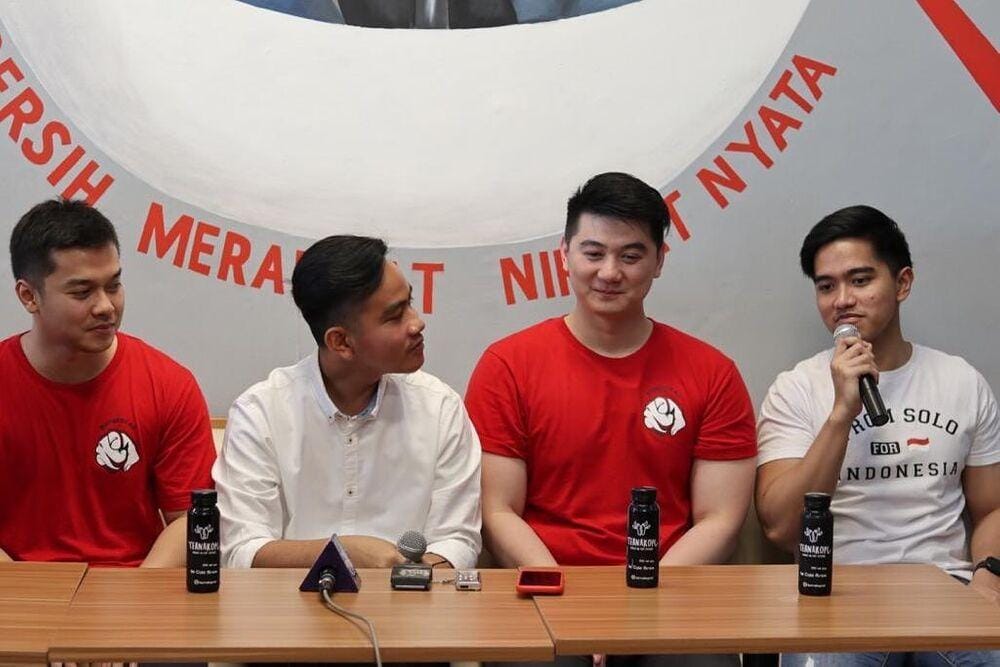 Intagram,com/@arnoldpo