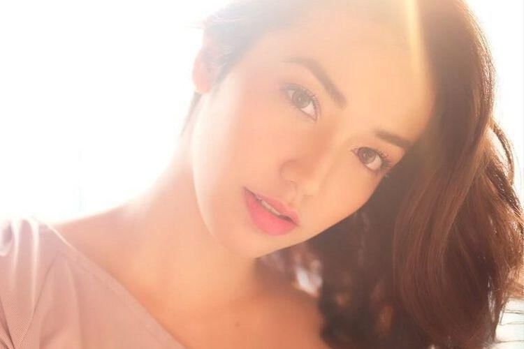 Instagram.com/@vaelovexia