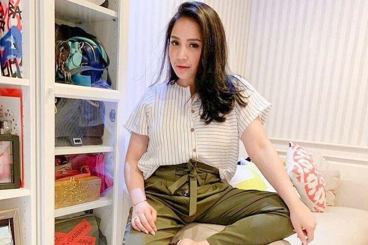 Deretan Artis Cewek Indonesia yang Cinta Pakai Barang Branded