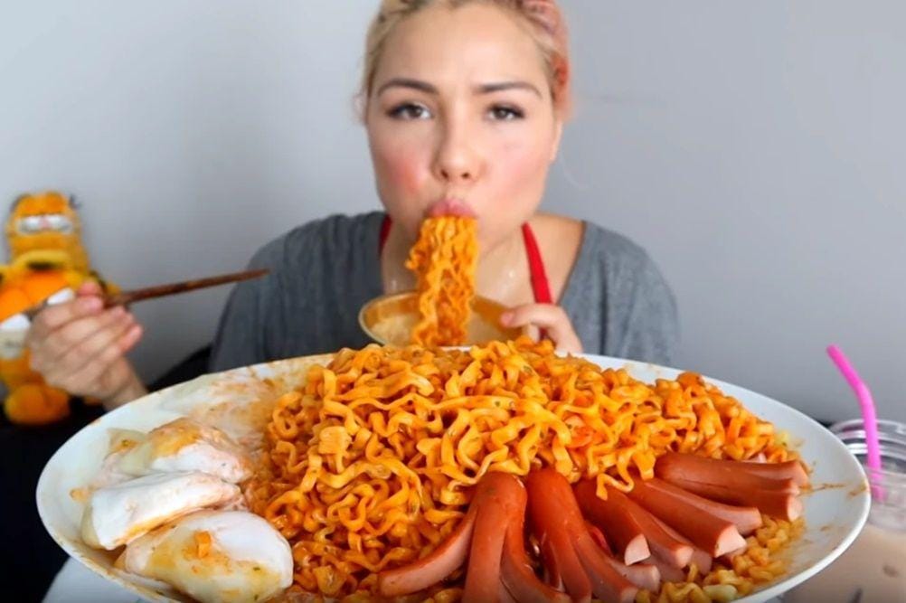 5 Zodiak Ini Paling Nggak Suka Berbagi Makanan