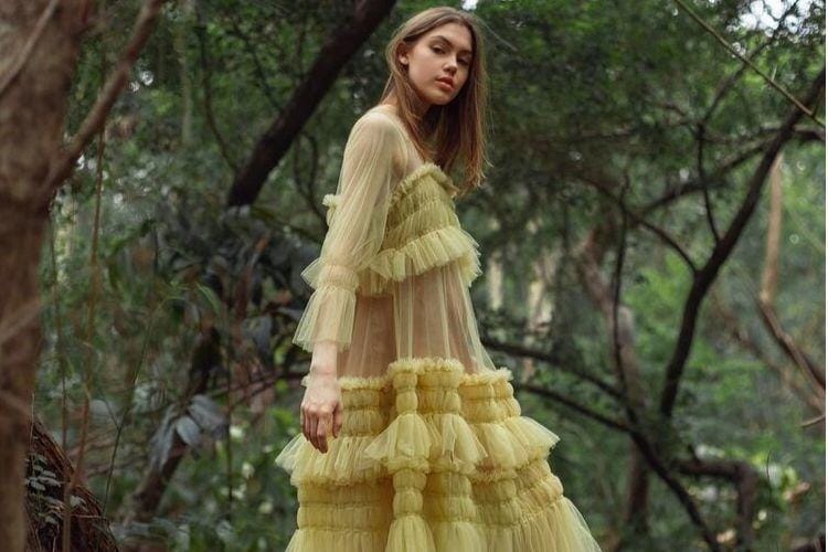 #PopbelaOOTD: Pilihan Dress untuk Datang ke Pernikahan Outdoor
