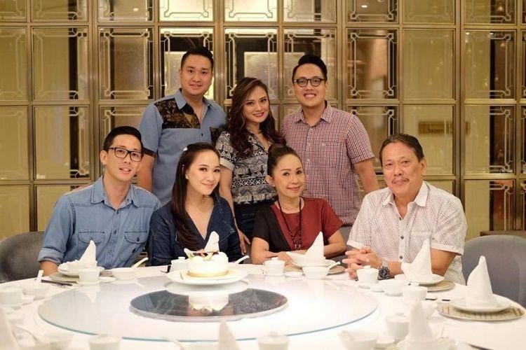 Instagram.com/yuanitachrist