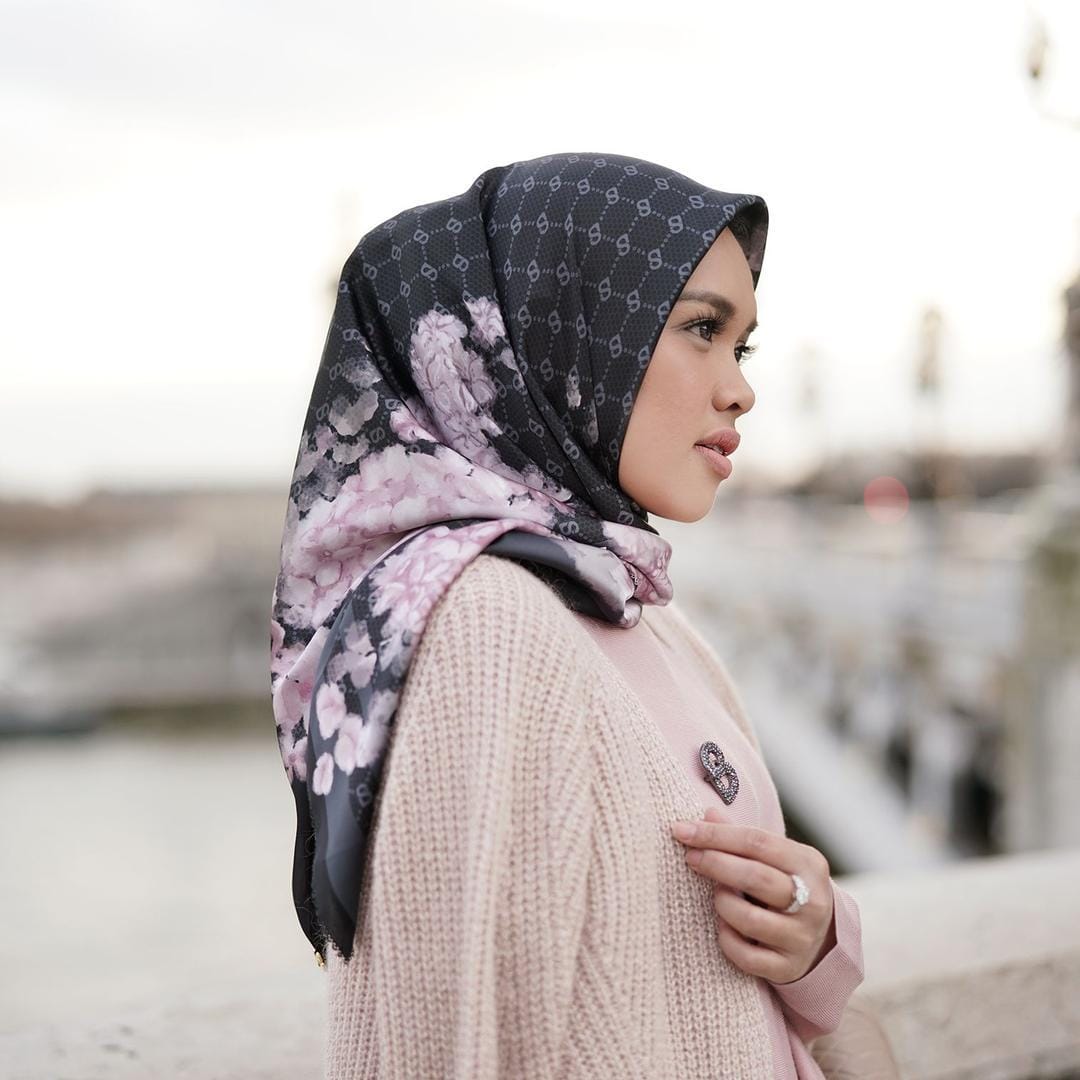 Buttonscarves.com