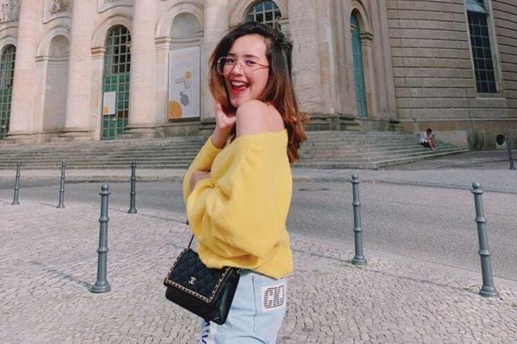 Deretan Artis Indonesia yang Hobi Pakai Tas Mewah Chanel