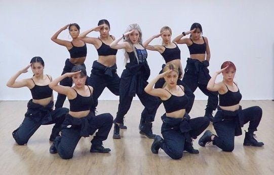 Instagram.com/chungha_official