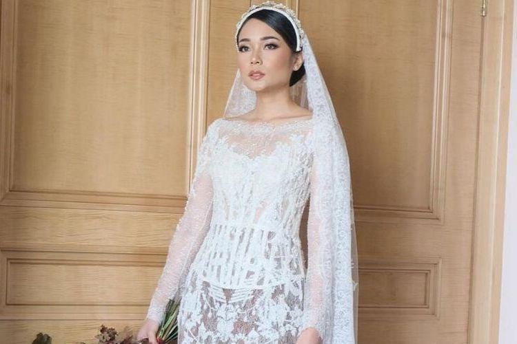 Lihat Detail Kebaya Pengantin Ayla Dimitri yang Menawan