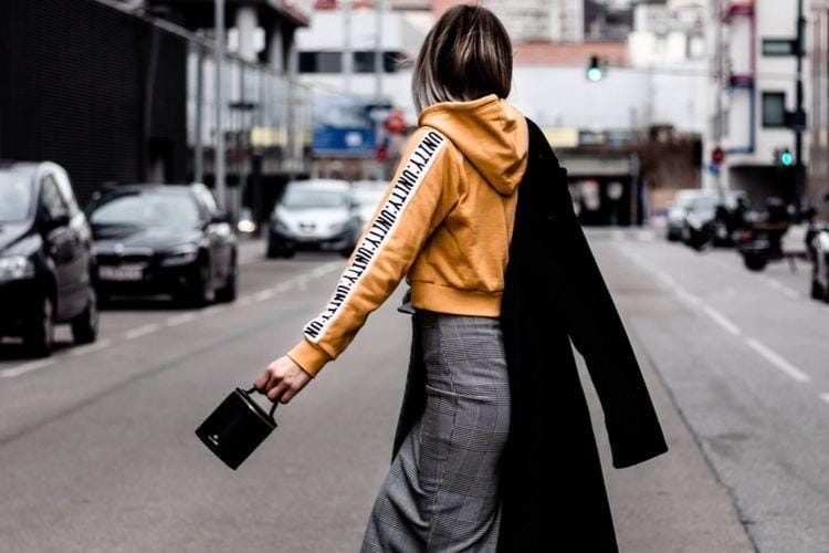 Ini Cara Mix & Match Rok Pensil yang Kekinian